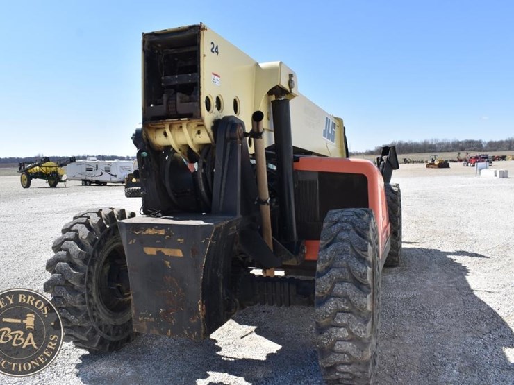 2015-jlg-g10-55a-image-18