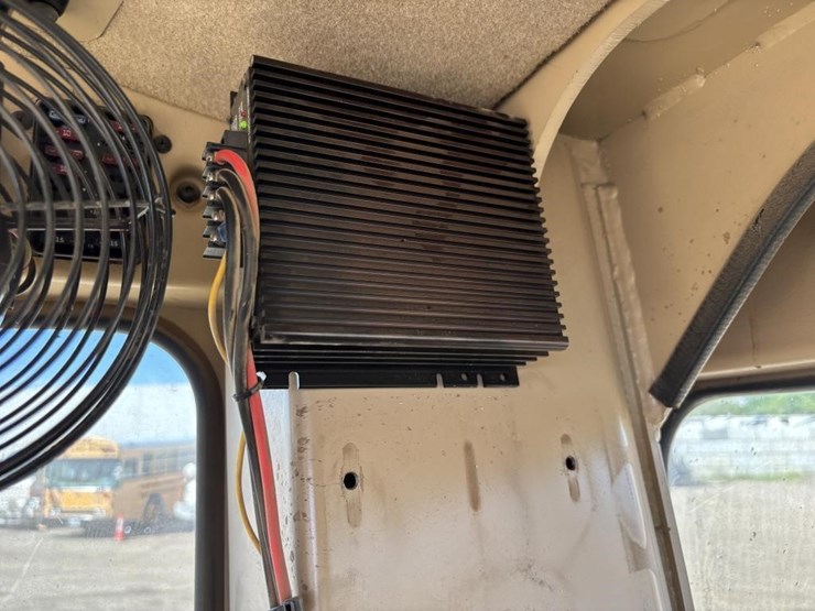 2006-caterpillar-143h-image-51