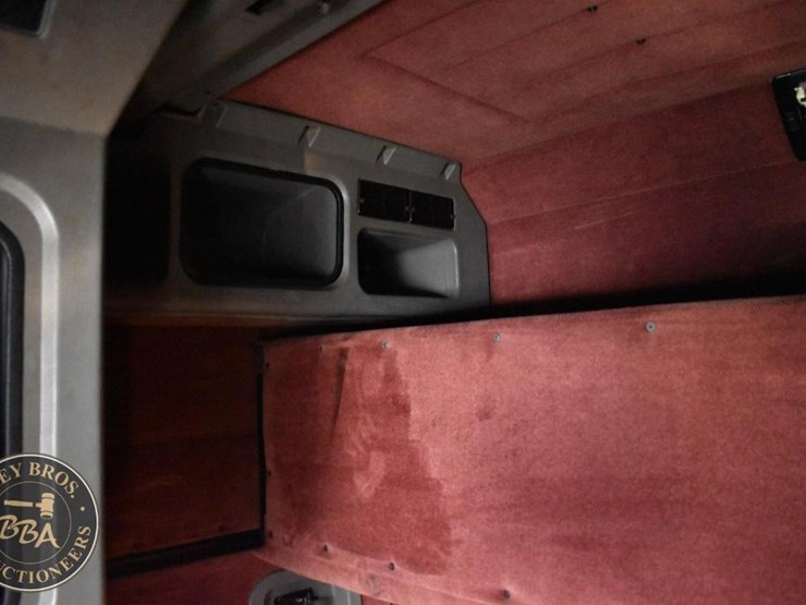 2004-peterbilt-379-image-48