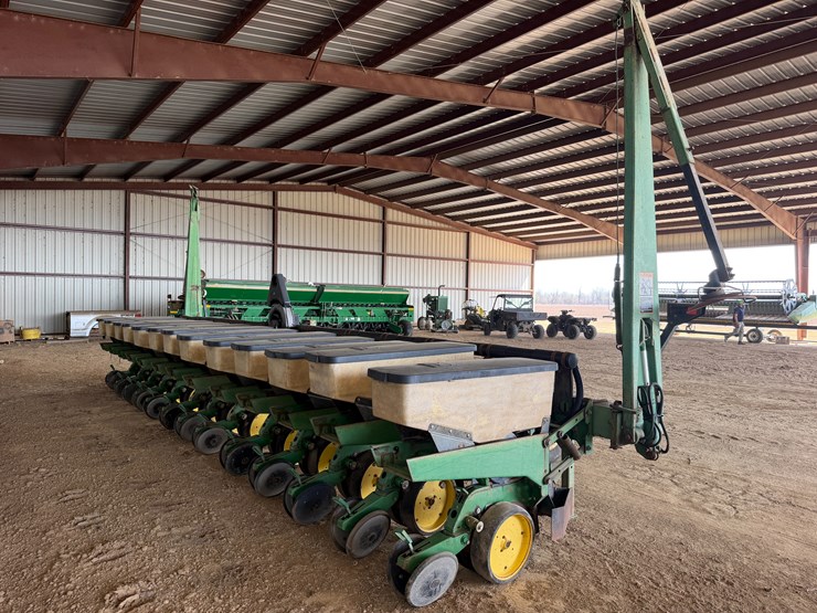 john-deere-7300-image-3