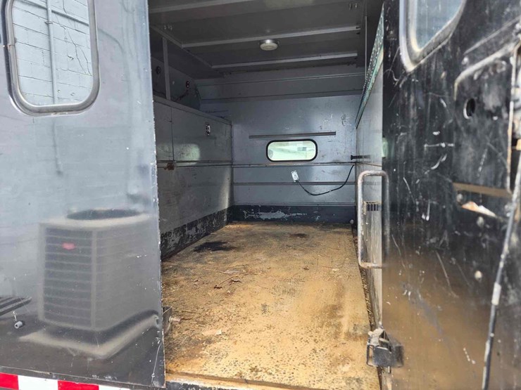 2007-ford-f550-image-11