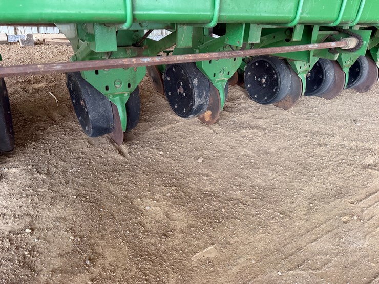 john-deere-7300-image-26