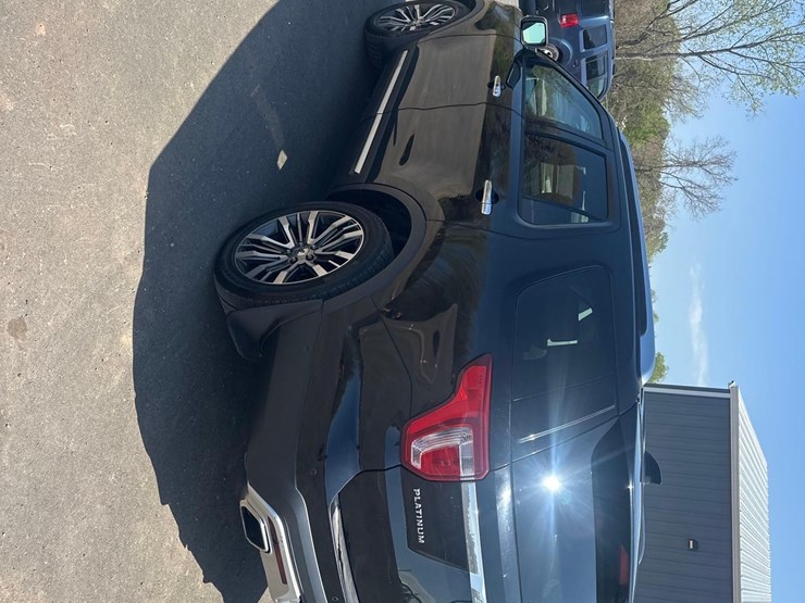 2016-ford-explorer-platinum-image-5