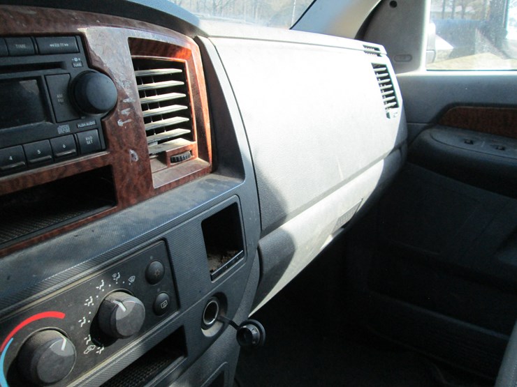 2006-dodge-3500-image-31