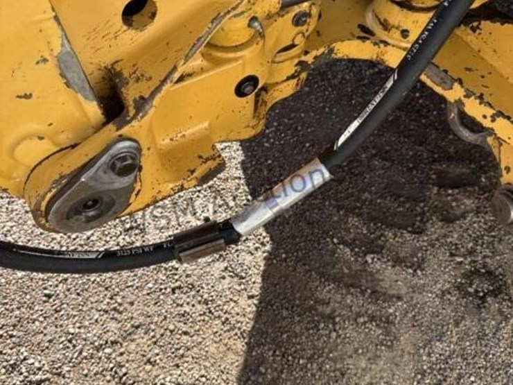 new-holland-lb115-image-17