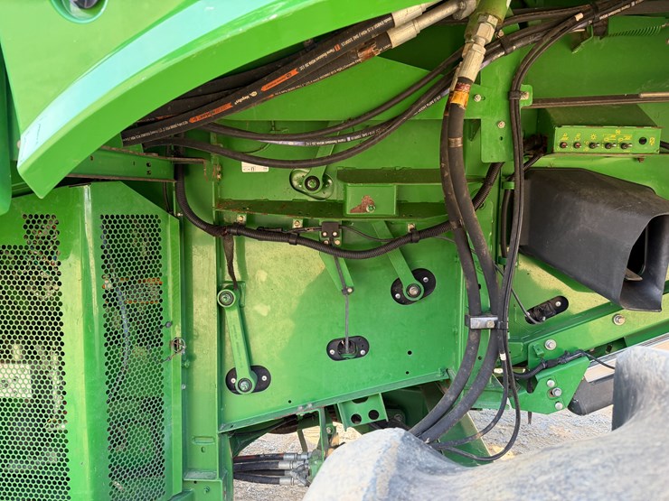 2014-john-deere-s670-image-13