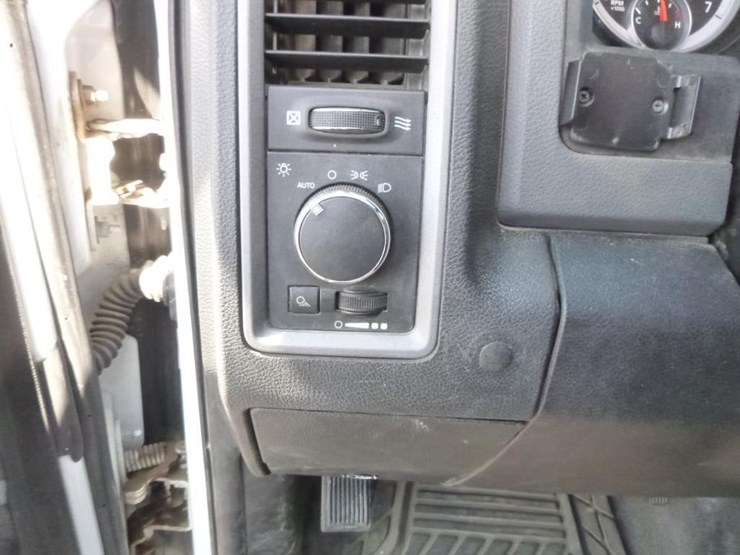 2014-dodge-1500-image-13