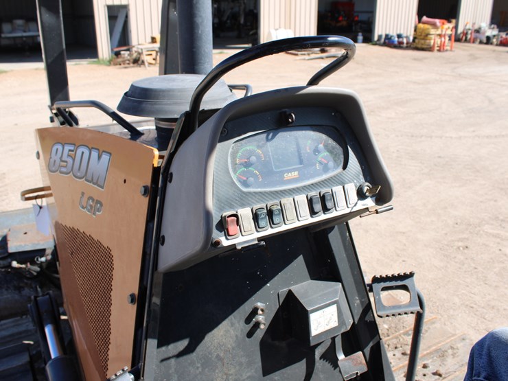 2017-case-580m-image-14