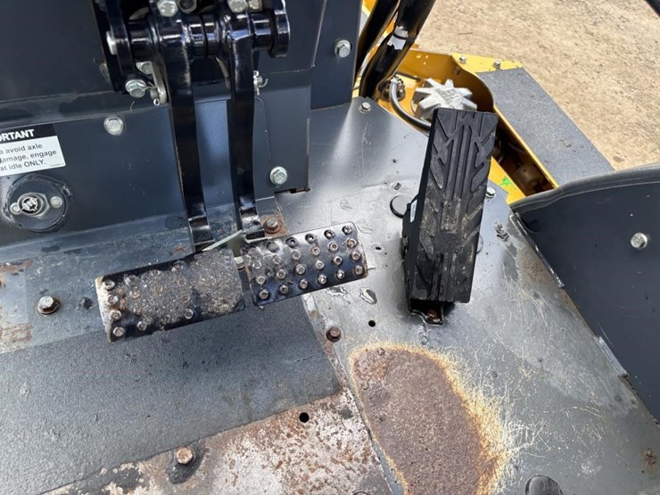 2018-deere-210lep-image-37