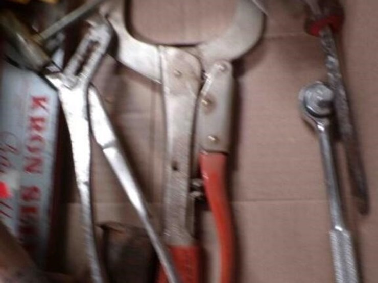 box-of-misc.-hand-tools-image-2