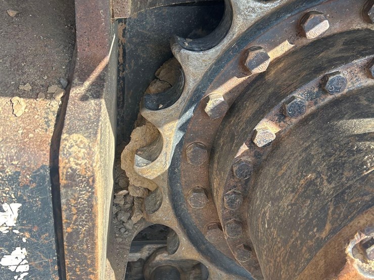 2015-deere-210g-lc-image-18