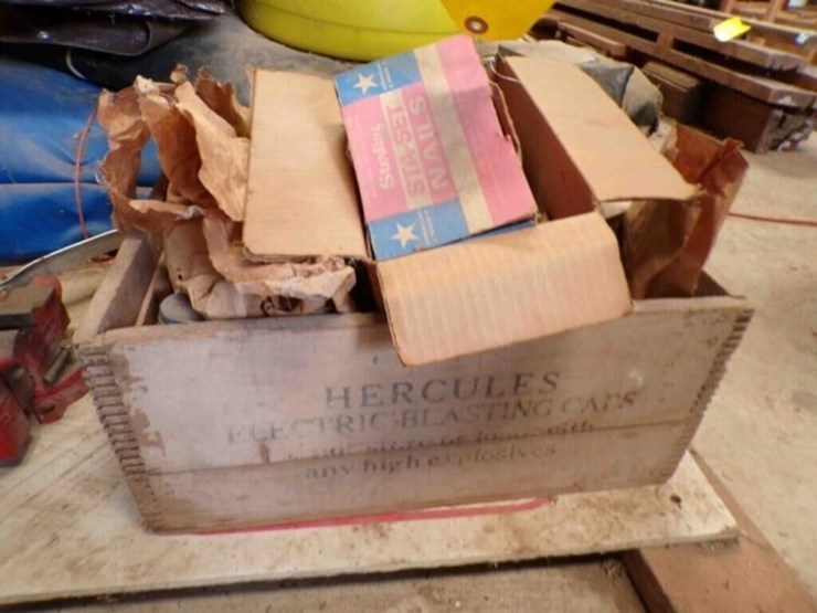 hercules-blasting-box-with-screws-image-1