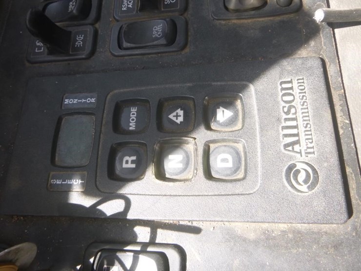 2017-freightliner-m2-106-image-15