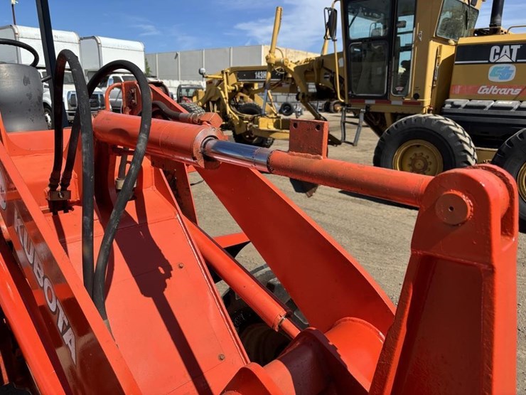 1999-kubota-r520-image-14