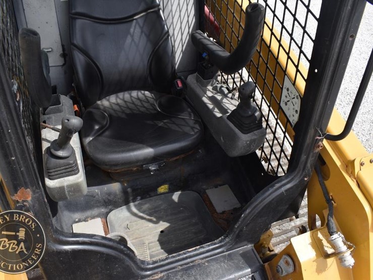 2023-caterpillar-259d3-image-56