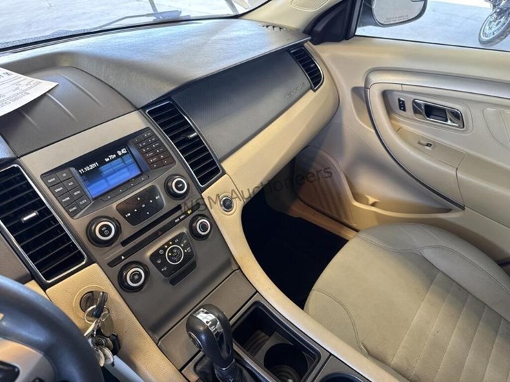 2013-ford-taurus-sdn-image-17