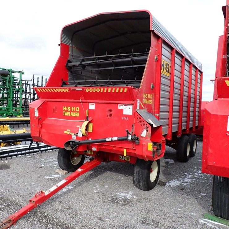 H & S TWIN AUGER SILAGE WAGON 4743