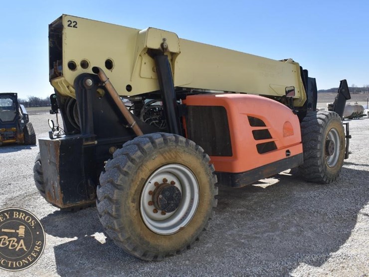 2014-jlg-g12-55a-image-4