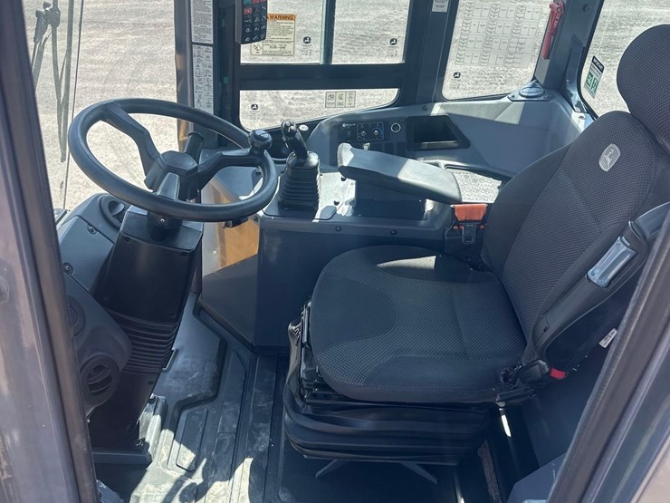 2022-john-deere-644-image-25