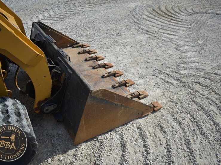 2022-caterpillar-259d3-image-18