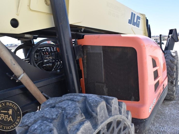 2015-jlg-g10-55a-image-40