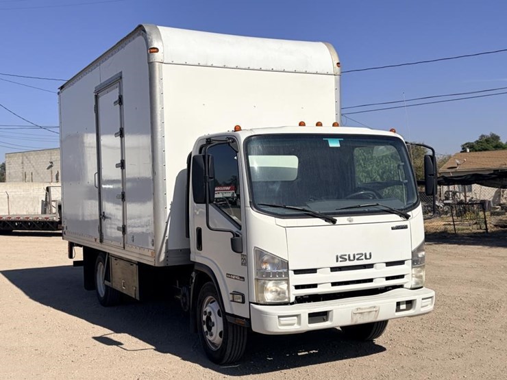 2015-isuzu-npr-image-2