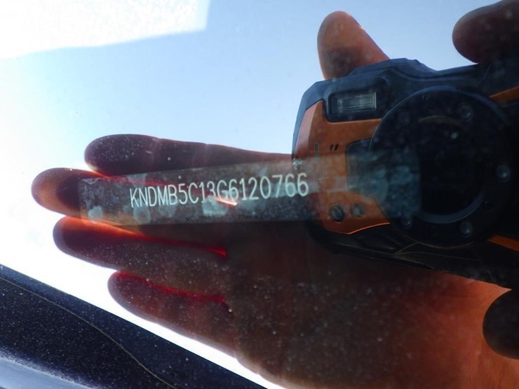 2016-kia-sedona-image-15