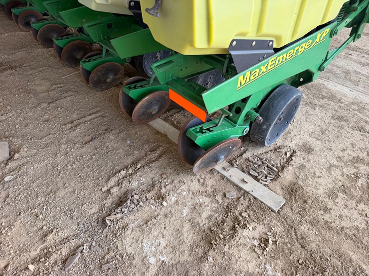 john-deere-7300-image-17