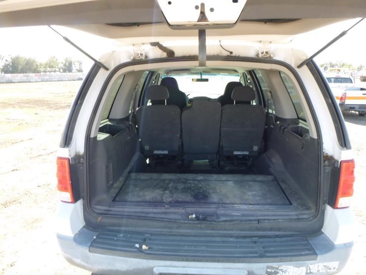 2003-ford-expedition-image-25