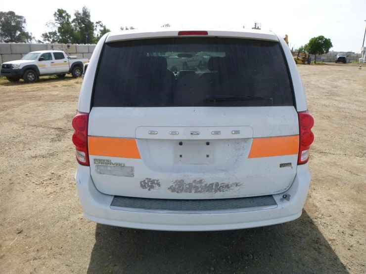 2014-dodge-grand-caravan-image-28