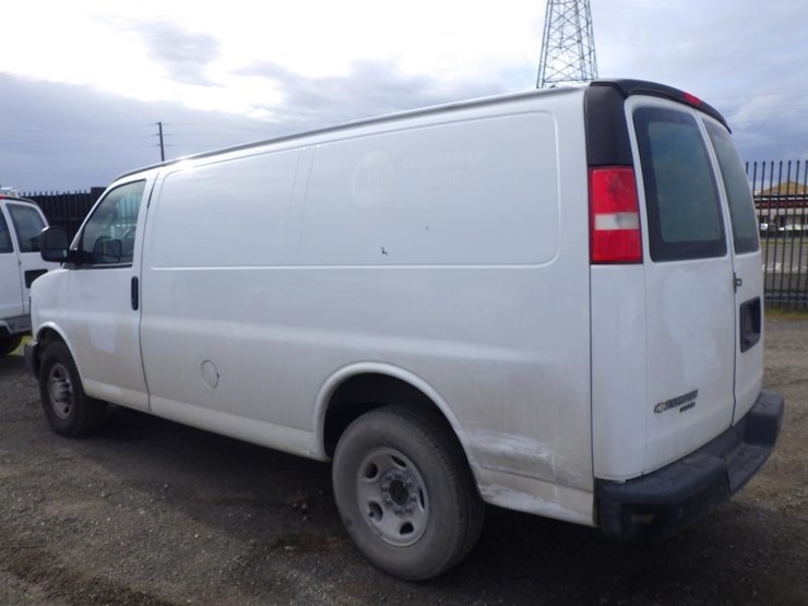 2016-chevrolet-express-2500-image-4