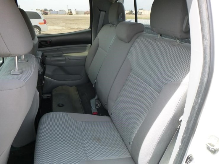 2013-toyota-tacoma-image-9