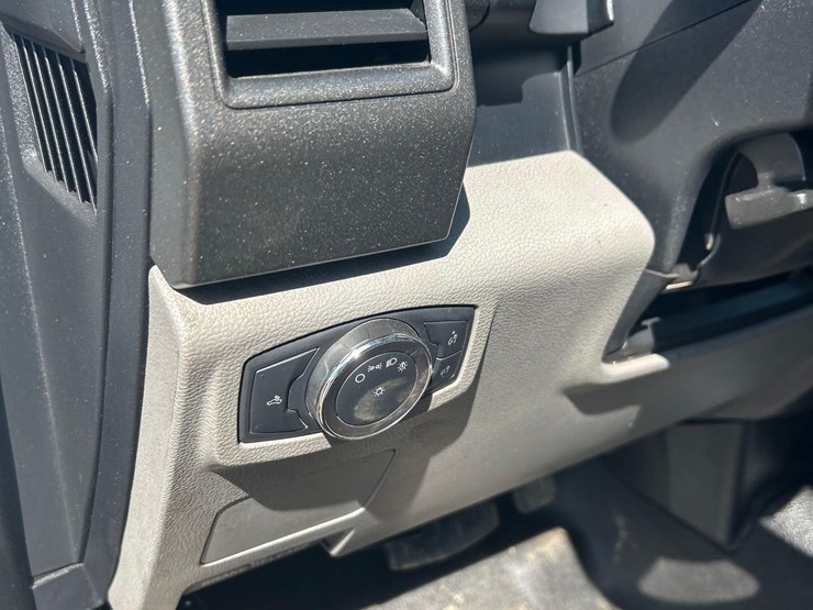 2019-ford-f350-xl-image-23