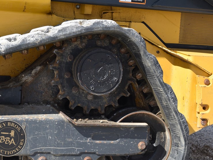 2020-deere-333g-image-37