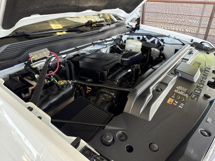 2016-chevrolet-silverado-2500hd-image-15