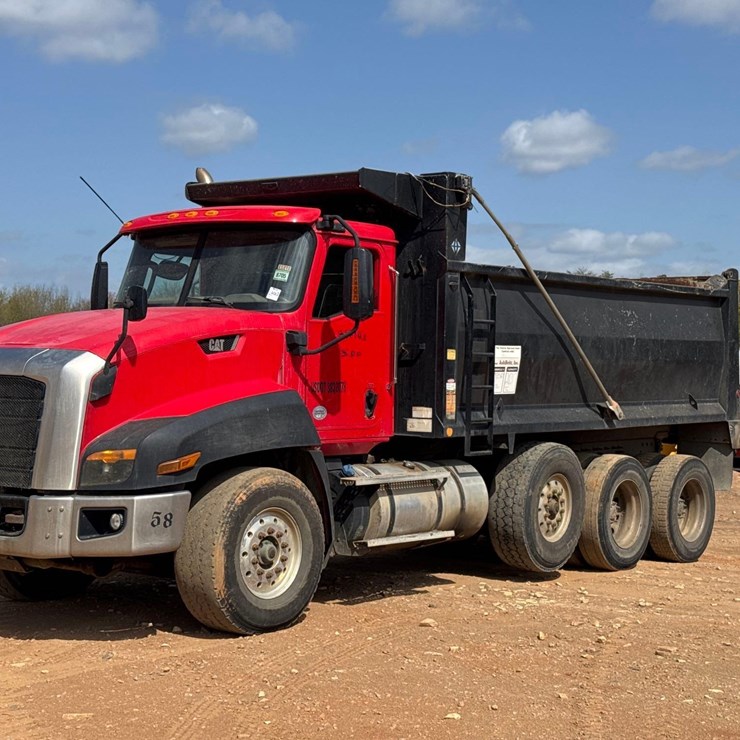 2015 CATERPILLAR CT660L