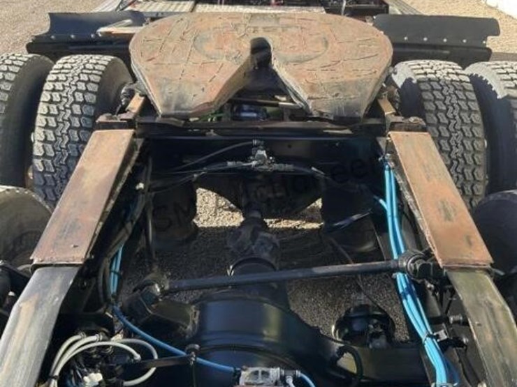 2012-freightliner-cascadia-t/t-image-11