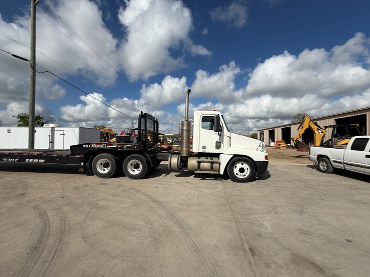 #2100-•-2008-freightliner-t10-image-1