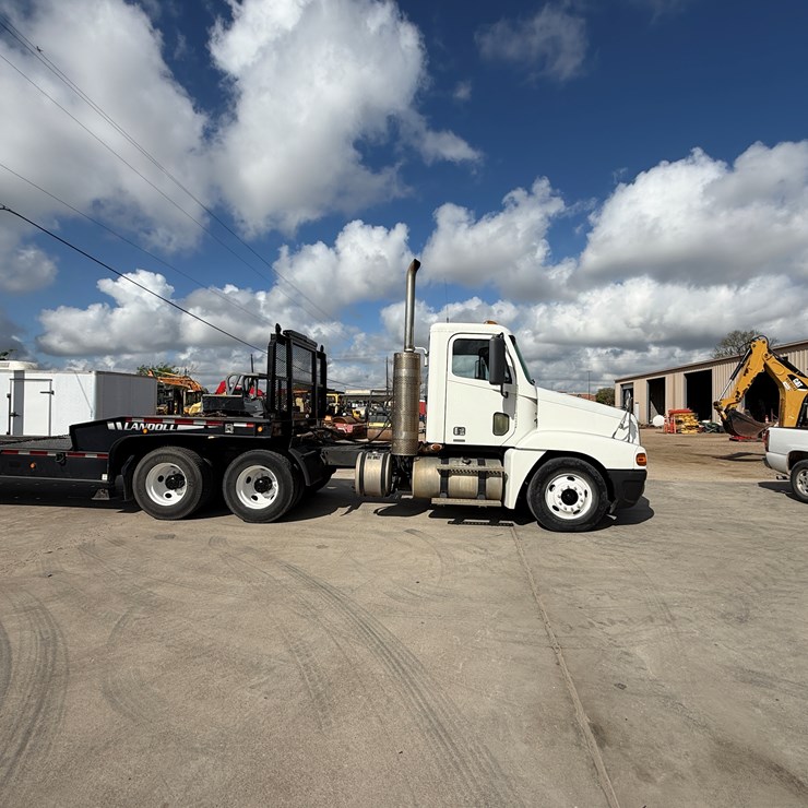 #2100 • 2008 FREIGHTLINER T10