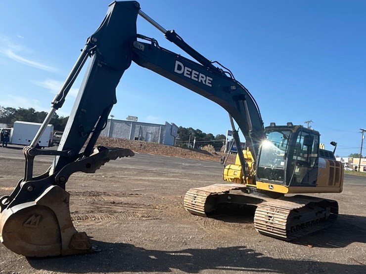 2015-deere-210g-lc-image-3