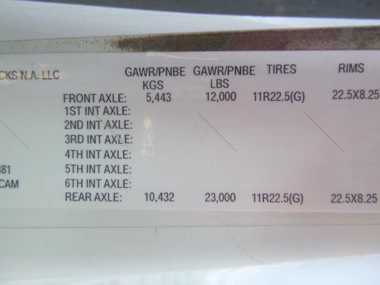 2017-freightliner-m2-106-image-27