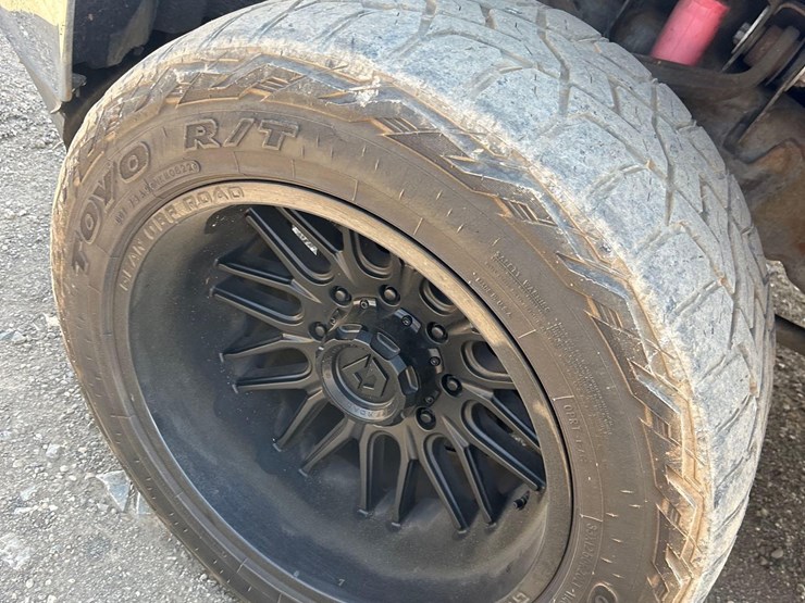 2015-chevrolet-silverado-ltz-2500hd-4x4-crew-cab-pick-up-truck-image-15