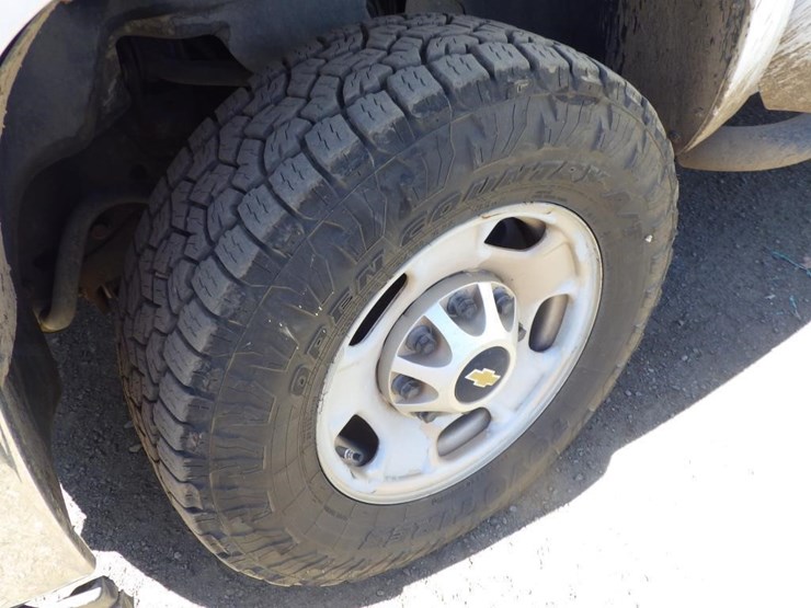 2013-chevrolet-2500hd-image-11