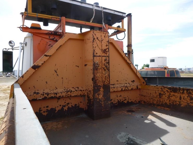 2001-freightliner-fl70-image-32