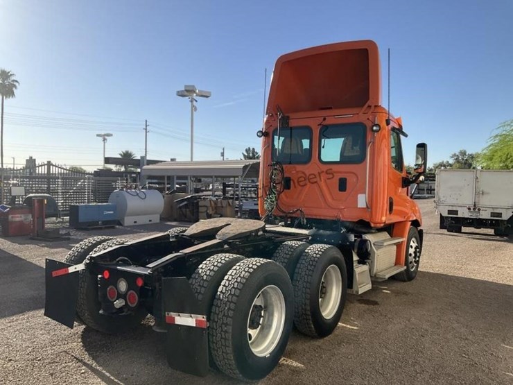 2012-freightliner-cascadia-t/t-image-5
