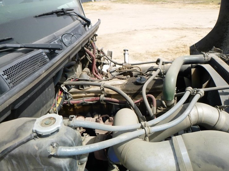 2001-freightliner-fl70-image-36