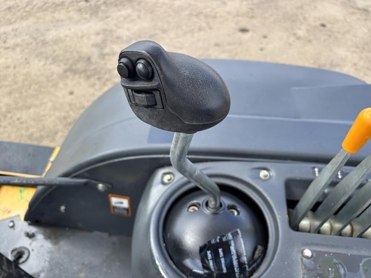 2018-deere-210lep-image-34