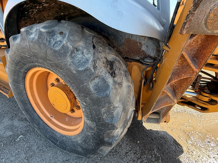 2001-case-580m-image-6