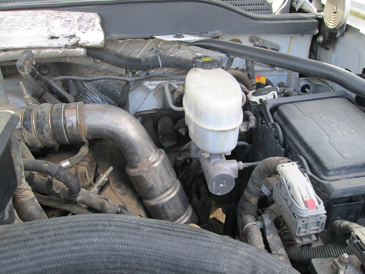 2017-chevrolet-3500hd-image-26