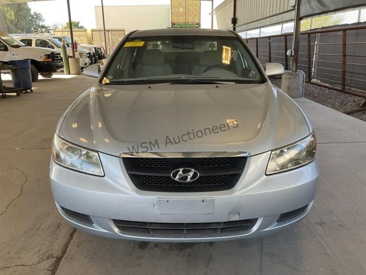 2008-hyundai-sonata-gls-sdn-image-3